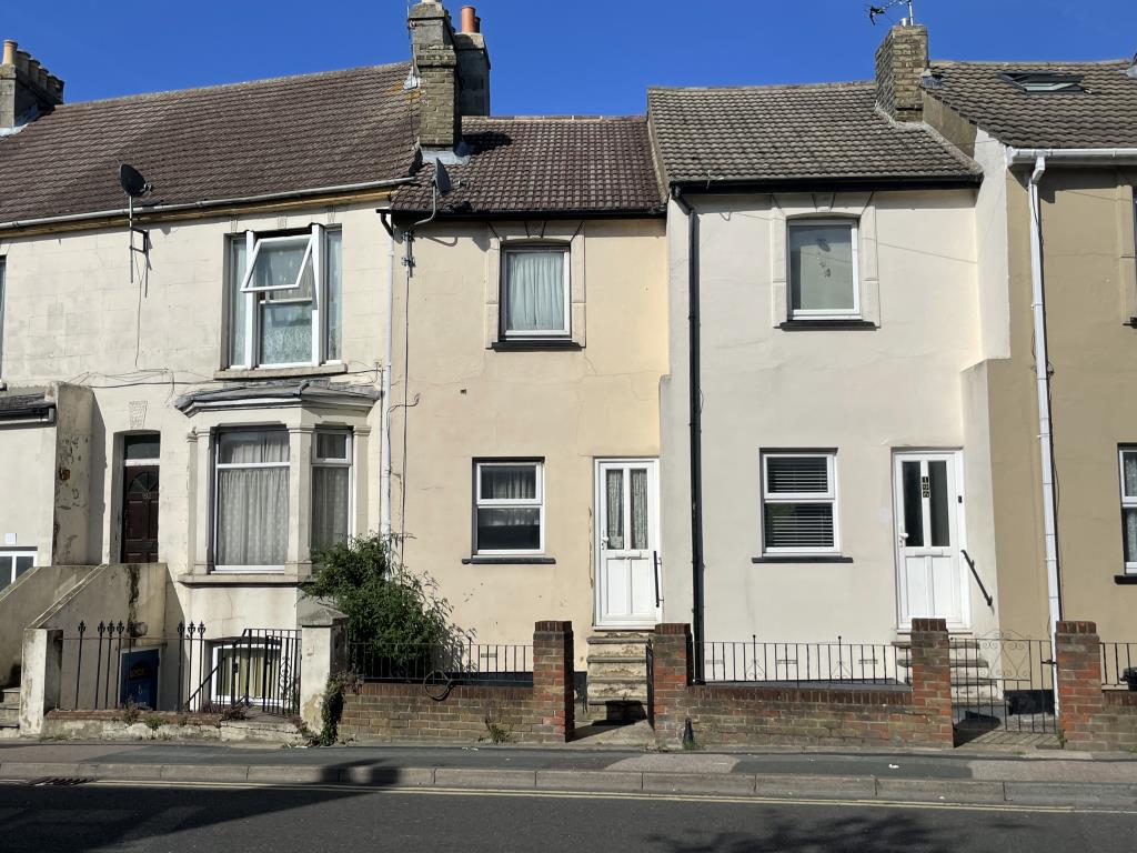 Lot: 80 - HOUSE FOR IMPROVEMENT -